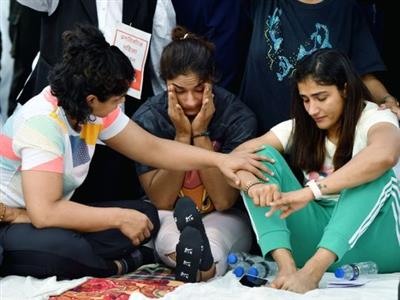 अगर बाहुबल से अपने सोचे निर्णय लागू कराए जाएंगे तो फिर न्याय प्रणाली कहां रहेगी? 