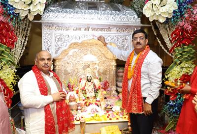 कुरुक्षेत्र में माँ भद्रकाली जी को भव्य चाँदी दरबार अर्पण कर शोभायात्रा से शुरू हुआ 